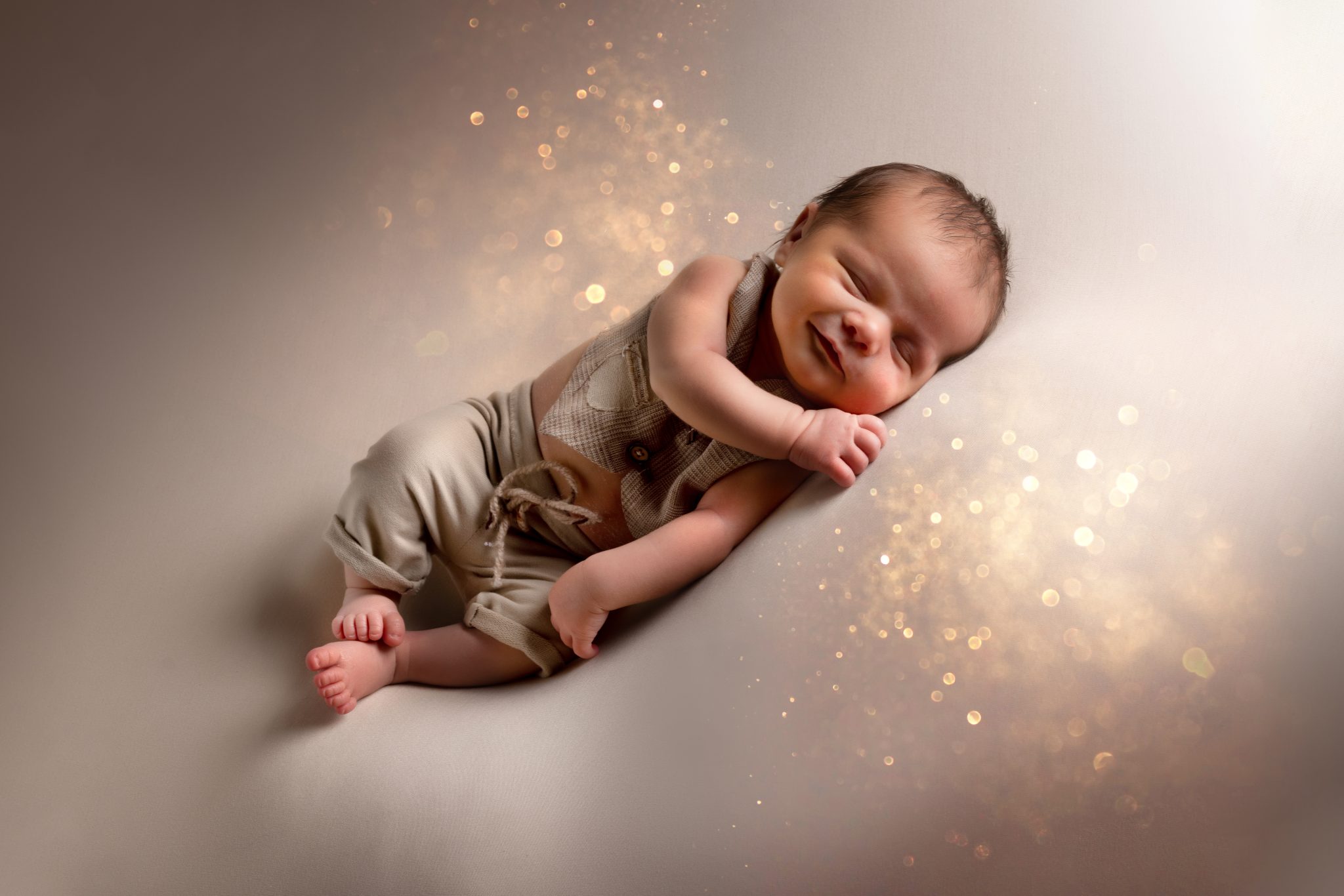 Photographies de nouveau-nés, photo de bébé en Aveyron STUDIO END®